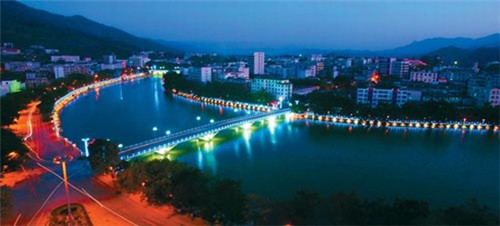 墙面用什么装修牢固耐用（墙面用啥材料既经济又实惠）